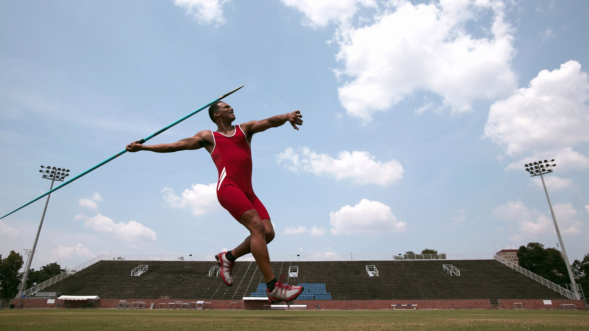 球场外的话题：球员生活点滴分享，球员对球场上所发生的事实问题